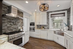 2833 E 8th Ave - Congress Park Home